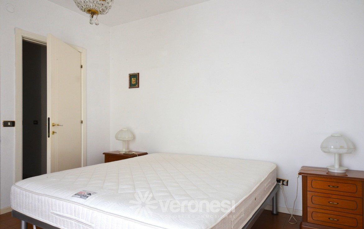 Appartamento arredato con terrazzo e posto auto