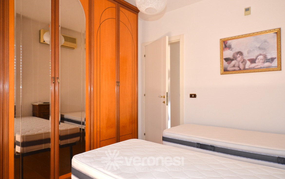 Appartamento arredato con terrazzo e posto auto