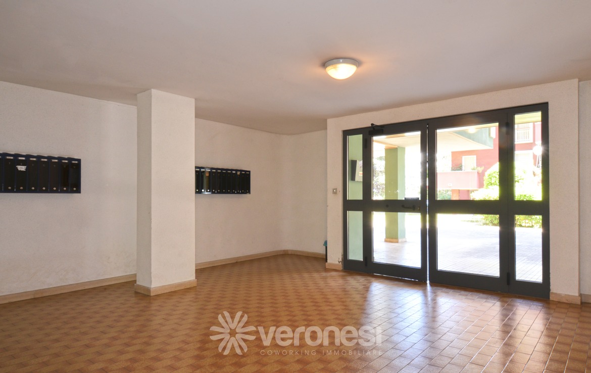 Appartamento arredato con terrazzo e posto auto
