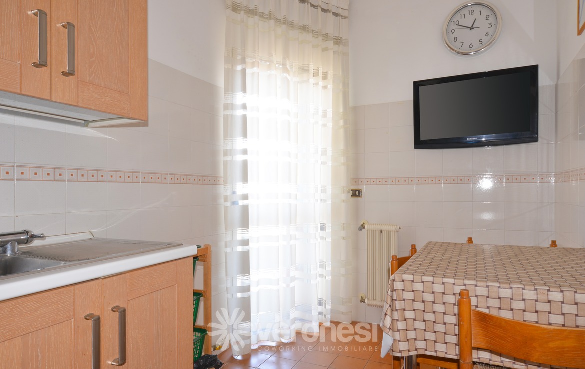 Appartamento arredato con terrazzo e posto auto