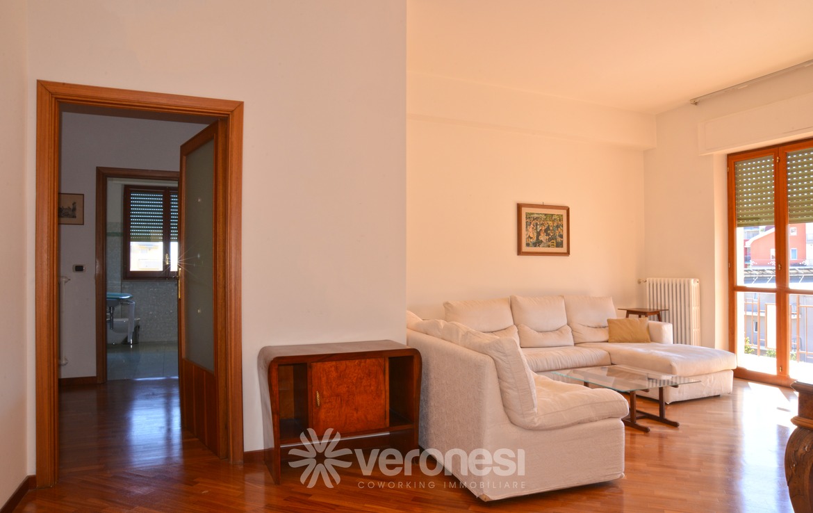 Luminoso ed ampio appartamento con garage