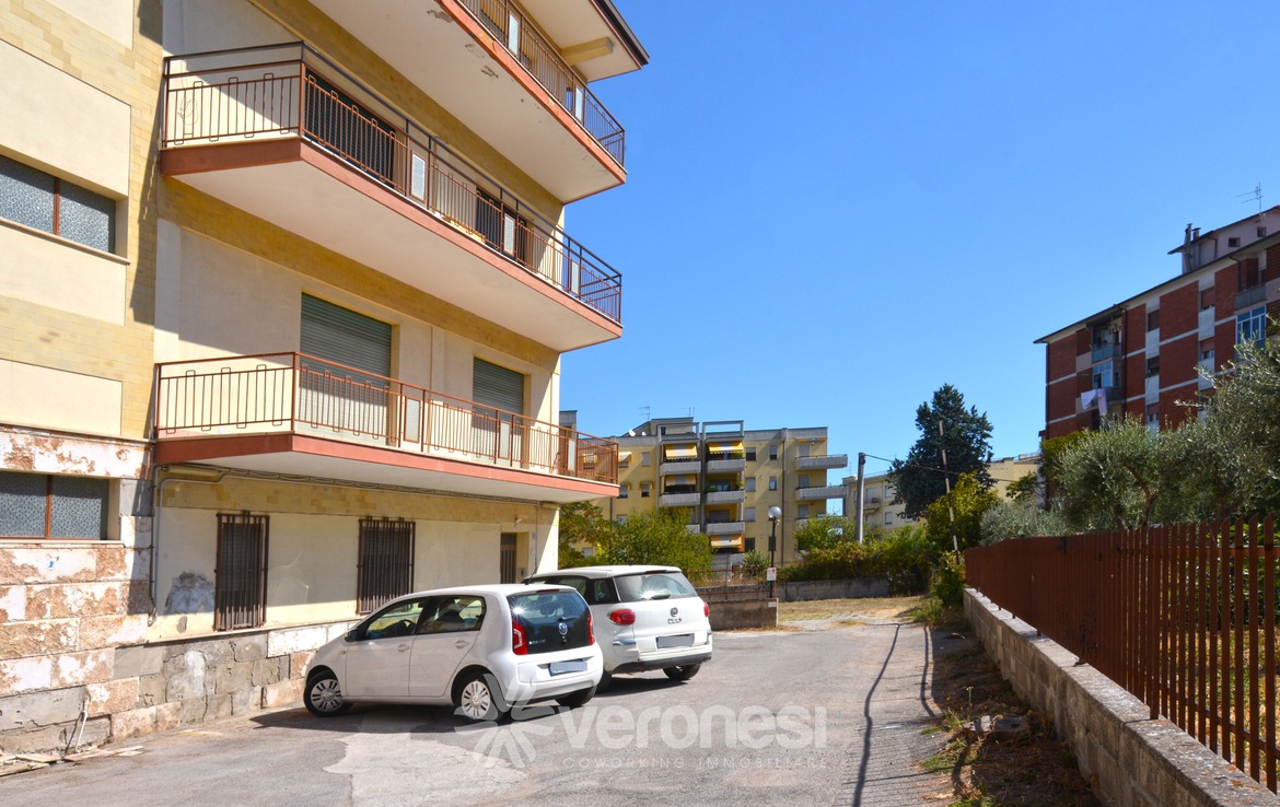 Luminoso ed ampio appartamento con garage