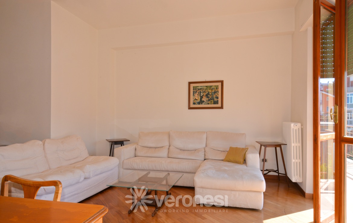 Luminoso ed ampio appartamento con garage