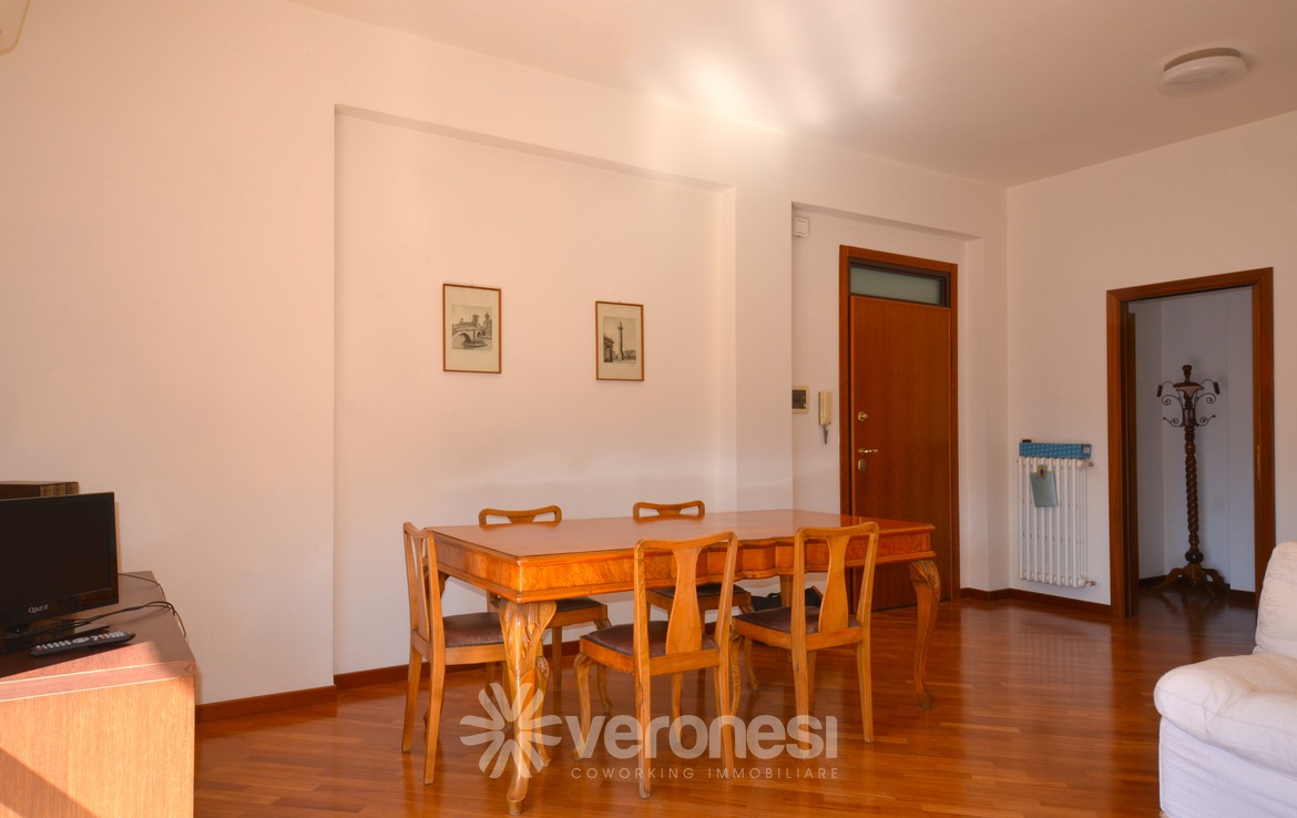Luminoso ed ampio appartamento con garage