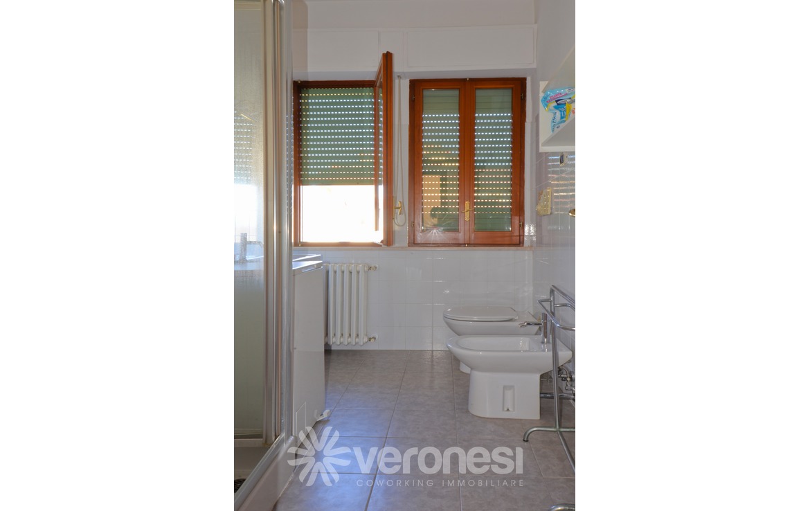 Luminoso ed ampio appartamento con garage