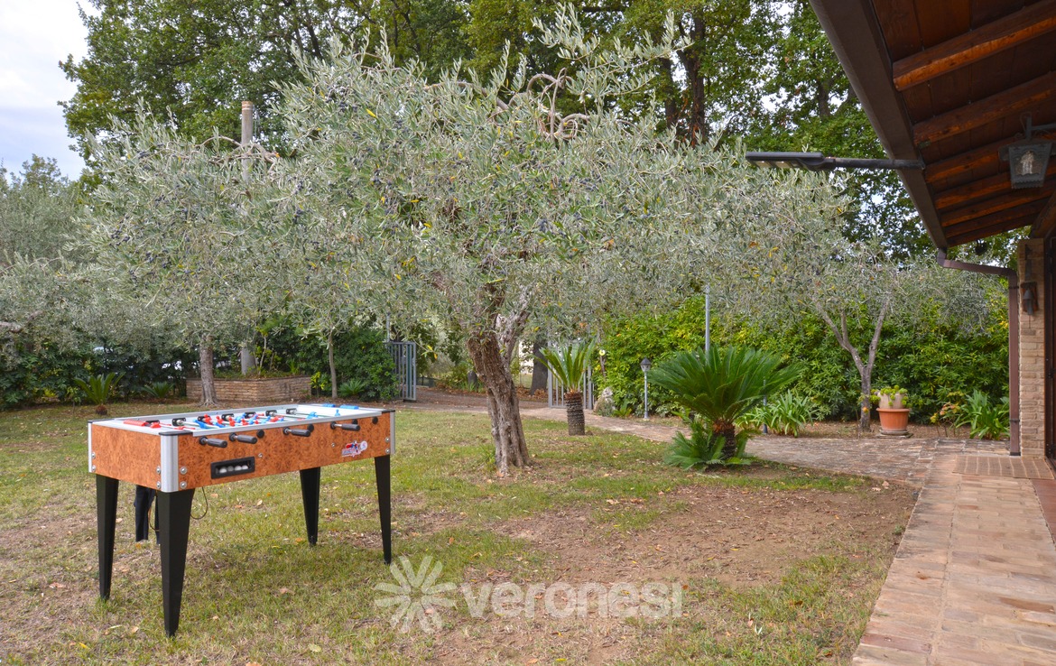Villa indipendente con terreno circostante