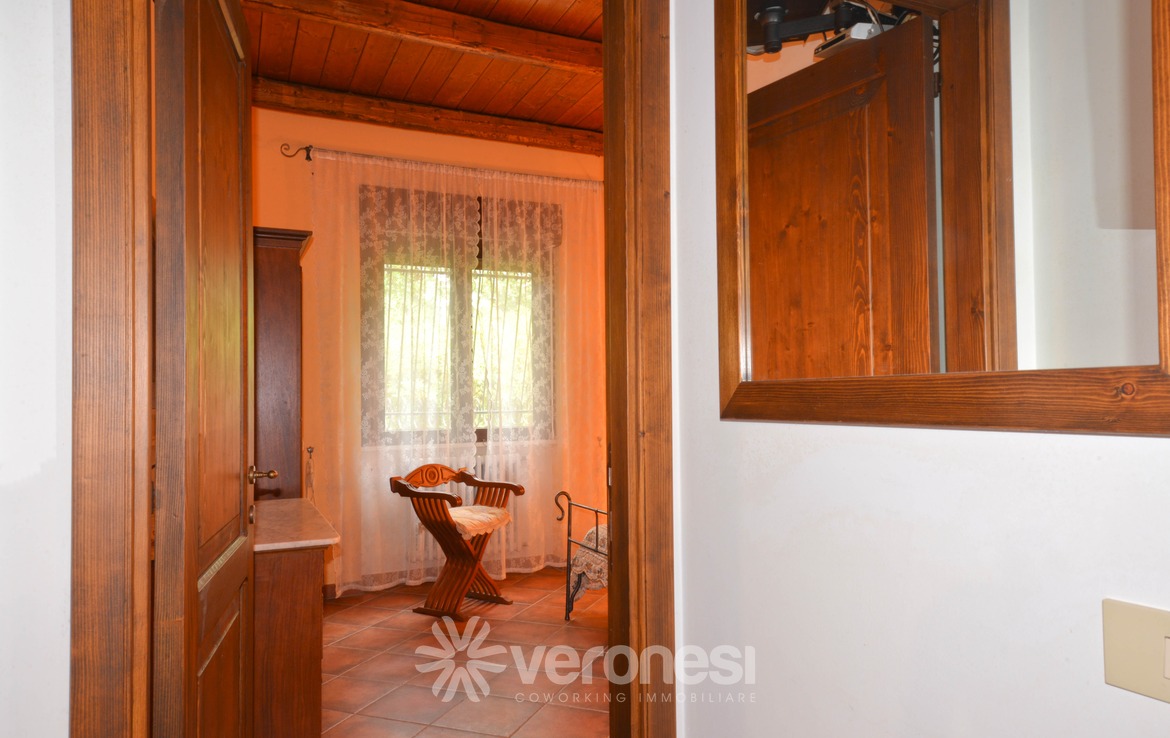 Villa indipendente con terreno circostante