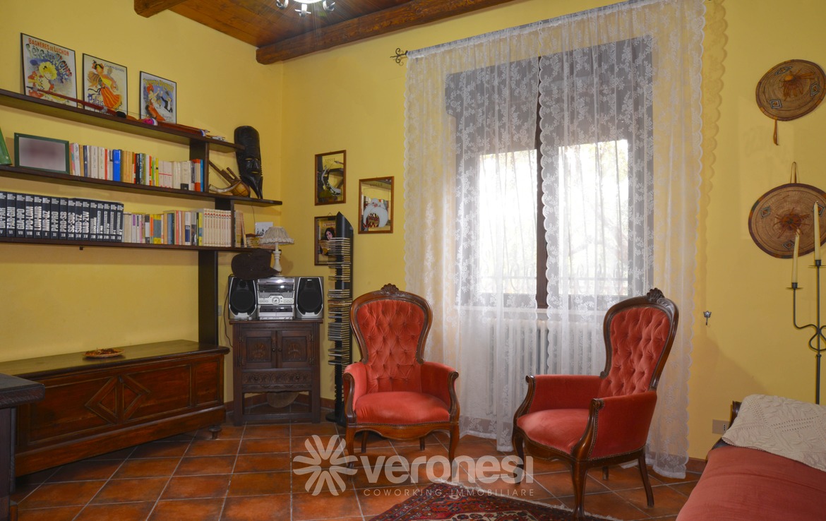 Villa indipendente con terreno circostante