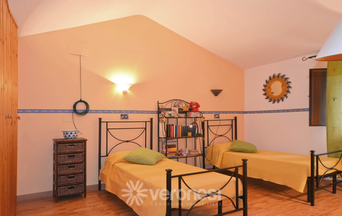 Villa indipendente con terreno circostante