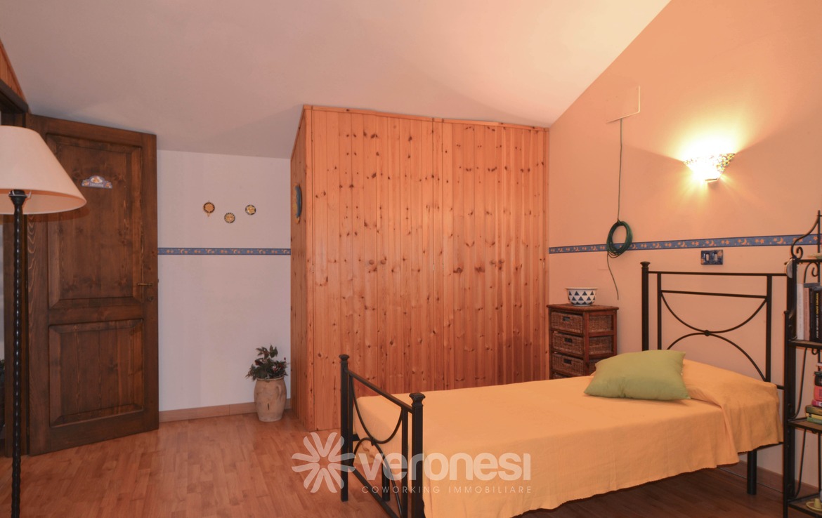 Villa indipendente con terreno circostante