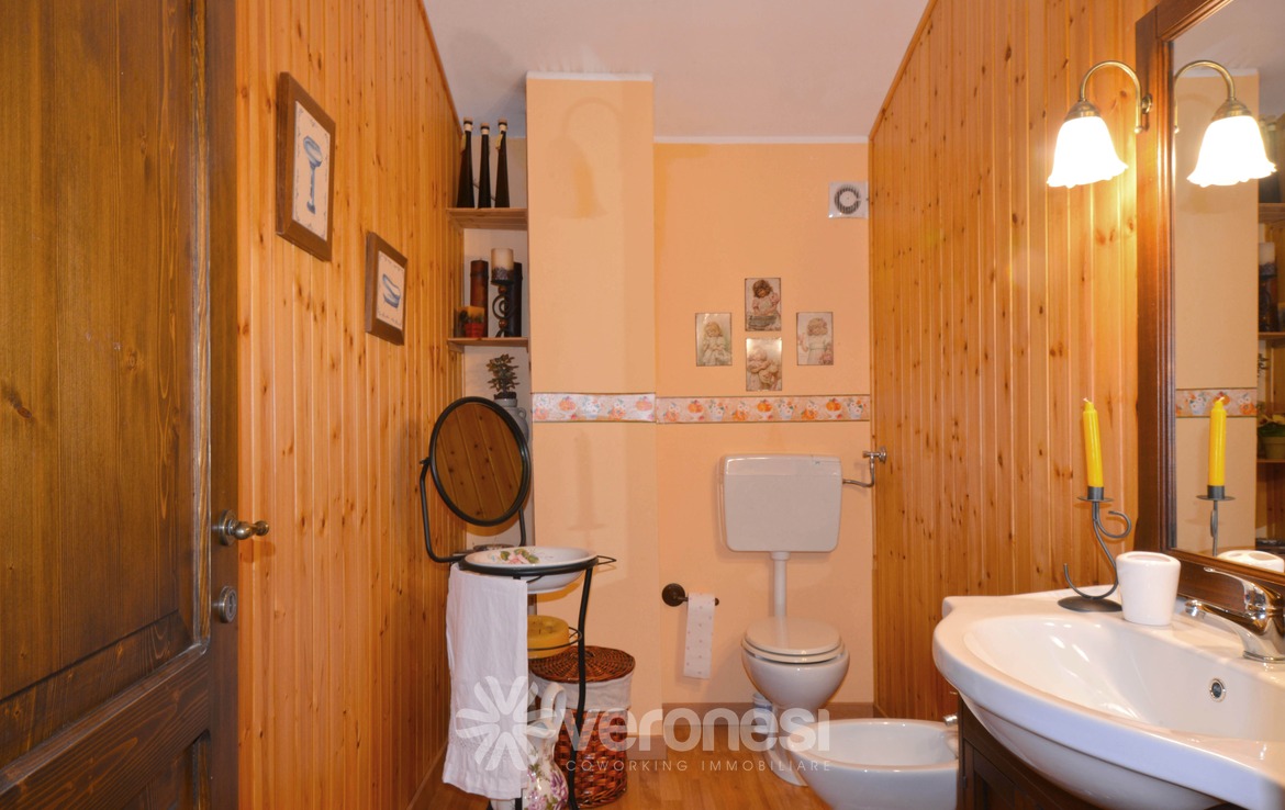 Villa indipendente con terreno circostante