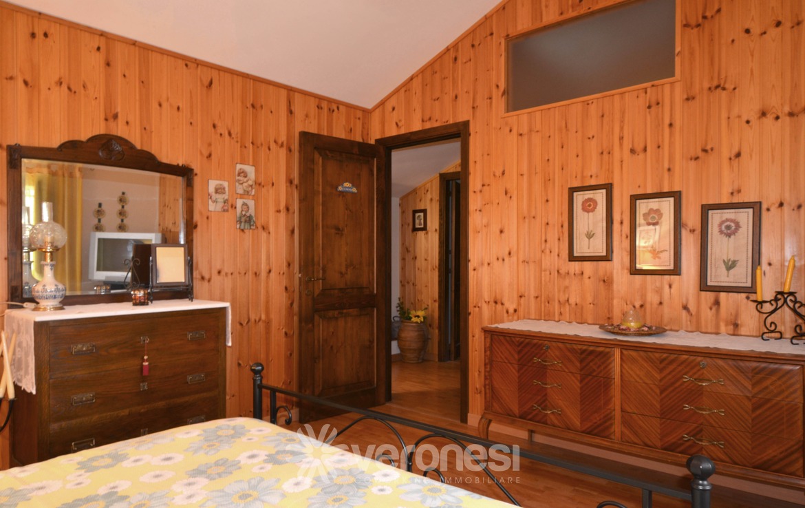 Villa indipendente con terreno circostante